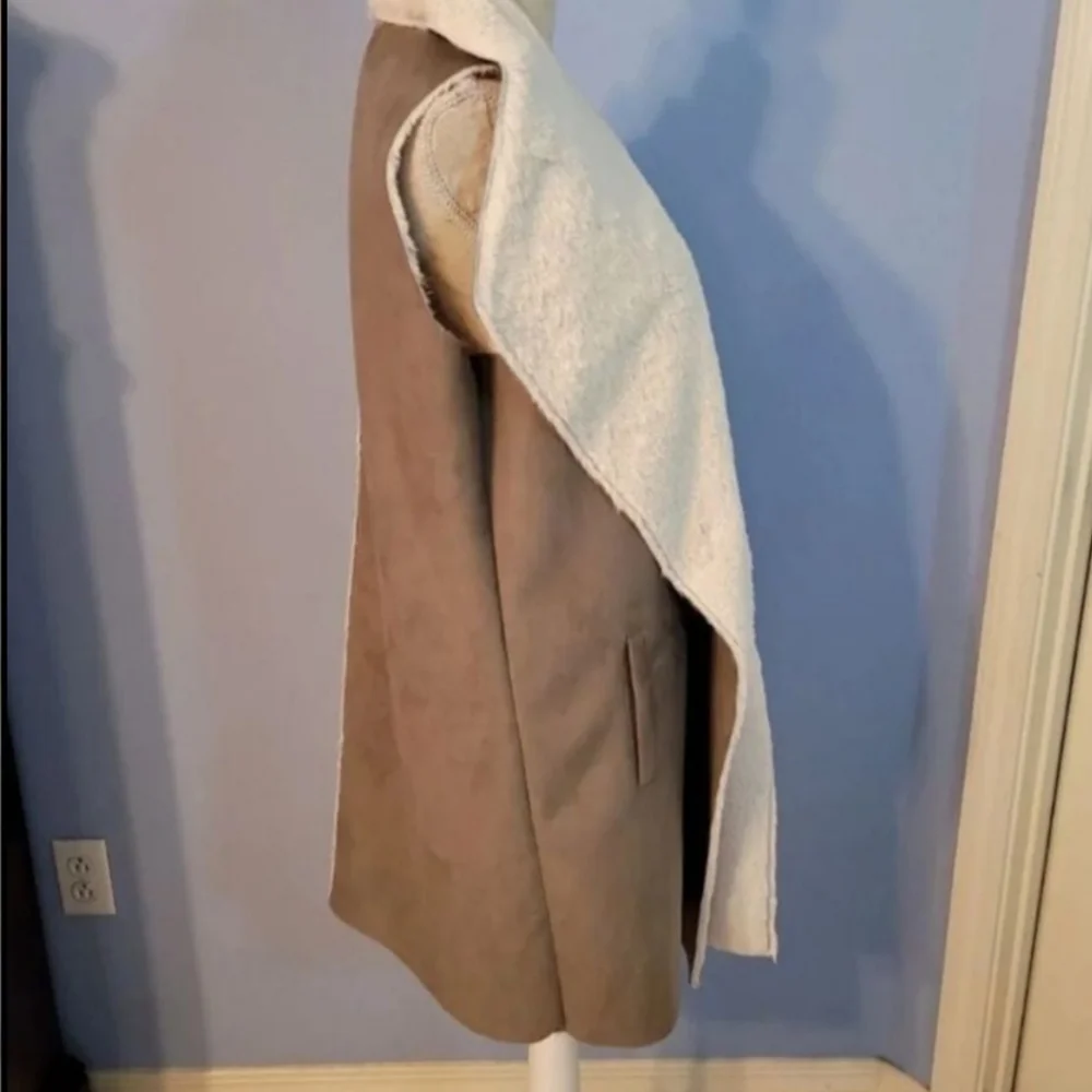 Allison Daley Medium Womens Vest - Picture 4 of 8